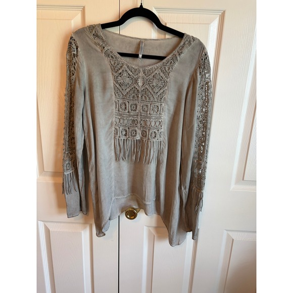 Monoreno Tops - Monoreno Grey Boho Crochet Lace Fringe Sharkbite Hem Long Sleeve Top M M9951